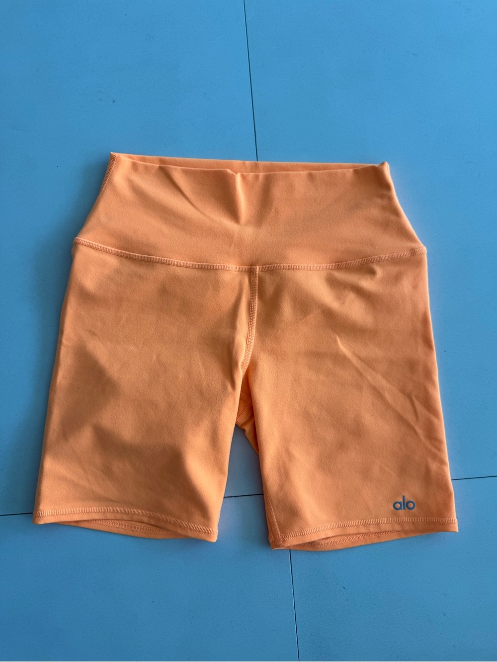 ALO Yoga High-Rise Bike Shorts in Peach-Orange